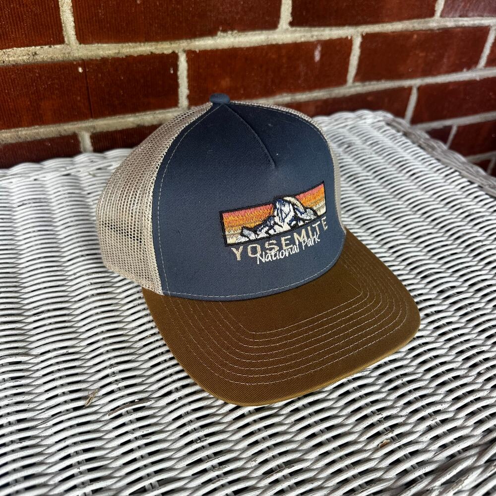 Yosemite National Park Trucker Hat Prairie Mountain Mesh Snapback Cap NWT